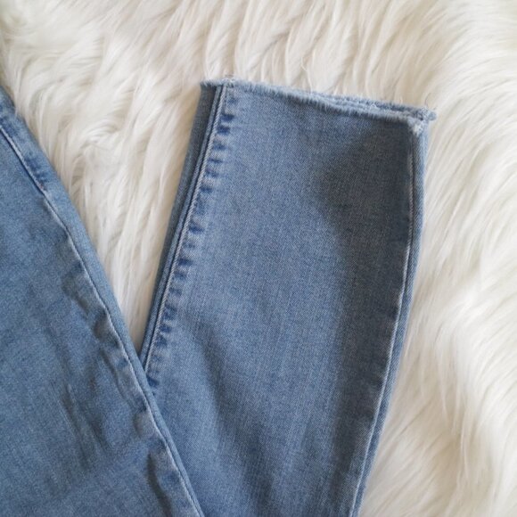 NWT Levi's Skinny Jeans Size 34 Plus Size Blue Light Wash 711 Mid Rise - Picture 3 of 8